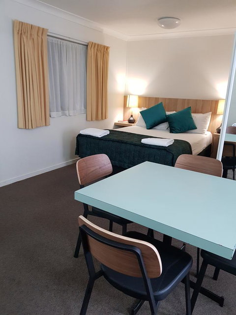 Southport Motel & Apartments - Australian Directory 5