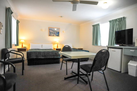 Southport Motel & Apartments - Australian Directory 21