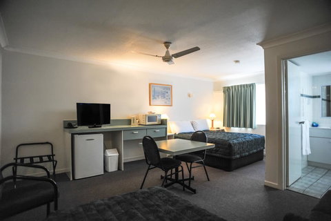 Southport Motel & Apartments - Australian Directory 22