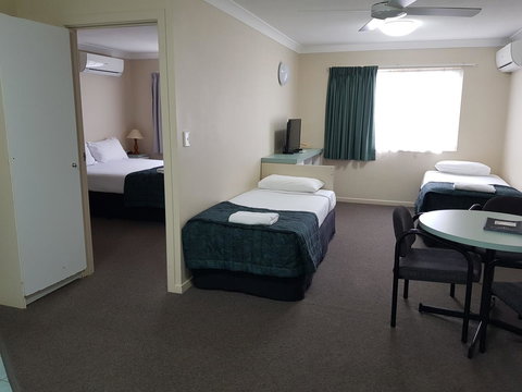 Southport Motel & Apartments - Australian Directory 12