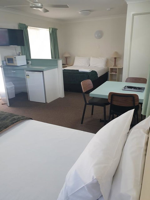 Southport Motel & Apartments - Australian Directory 20