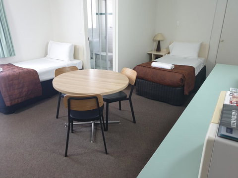 Southport Motel & Apartments - Australian Directory 16