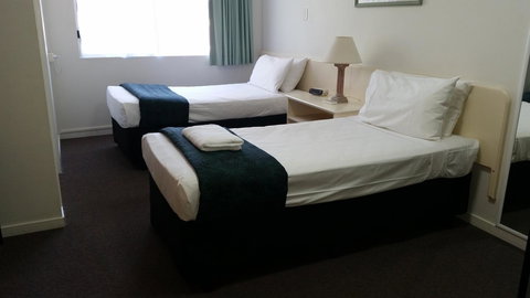 Southport Motel & Apartments - Australian Directory 17