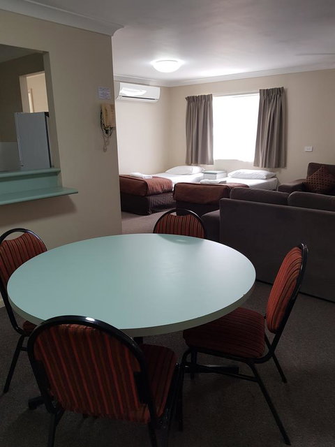 Southport Motel & Apartments - Australian Directory 10