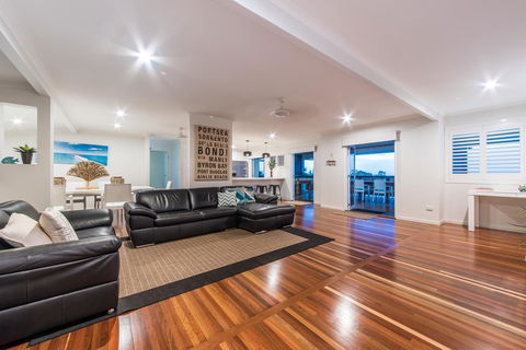 Hayman Views - Australian Directory 17