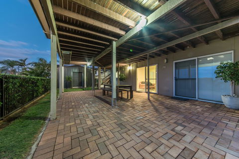 Hayman Views - Australian Directory 8