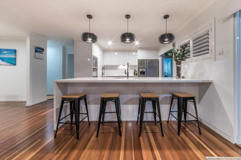 Hayman Views - Australian Directory 18