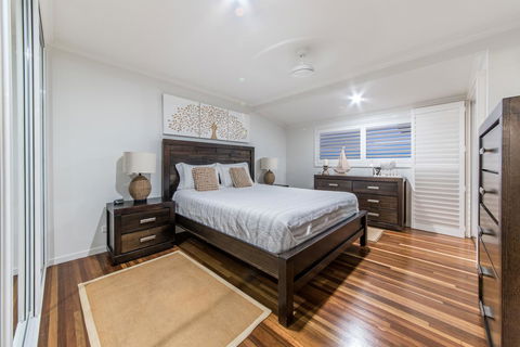 Hayman Views - Australian Directory 21