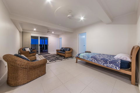 Hayman Views - Australian Directory 9