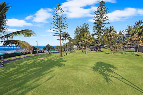 Pacific Regis Beachfront Holiday Apartments - Australian Directory 15