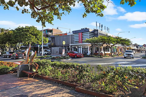 Pacific Regis Beachfront Holiday Apartments - Australian Directory 16
