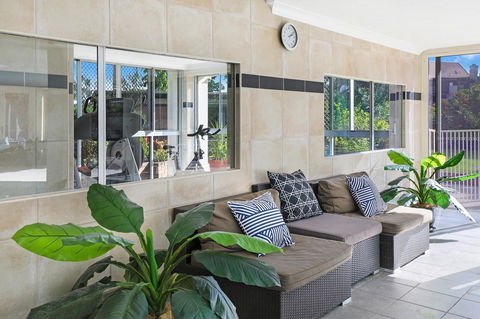 Pacific Regis Beachfront Holiday Apartments - Australian Directory 7