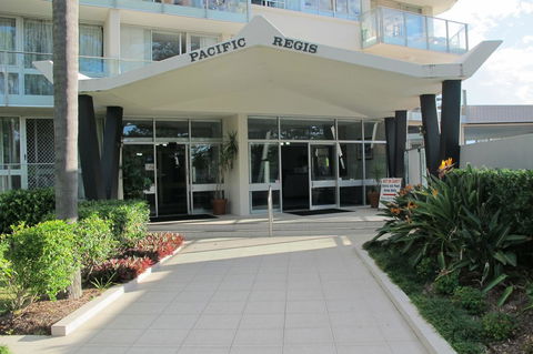 Pacific Regis Beachfront Holiday Apartments - Australian Directory 10