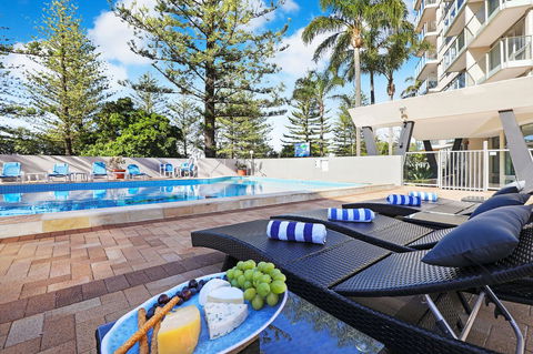 Pacific Regis Beachfront Holiday Apartments - Australian Directory 1