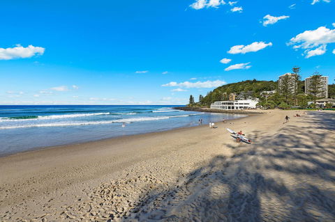 Pacific Regis Beachfront Holiday Apartments - Australian Directory 2