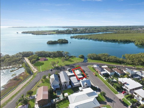 Absolute Waterfront - Australian Directory 12