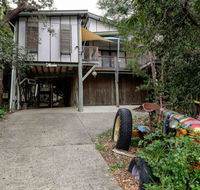 Five Bimba Tractor House - Australian Directory