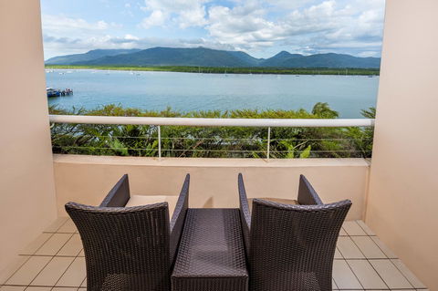 Hilton Cairns - Australian Directory 29
