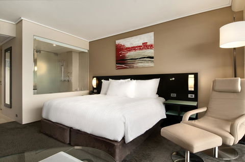 Hilton Cairns - Australian Directory 34