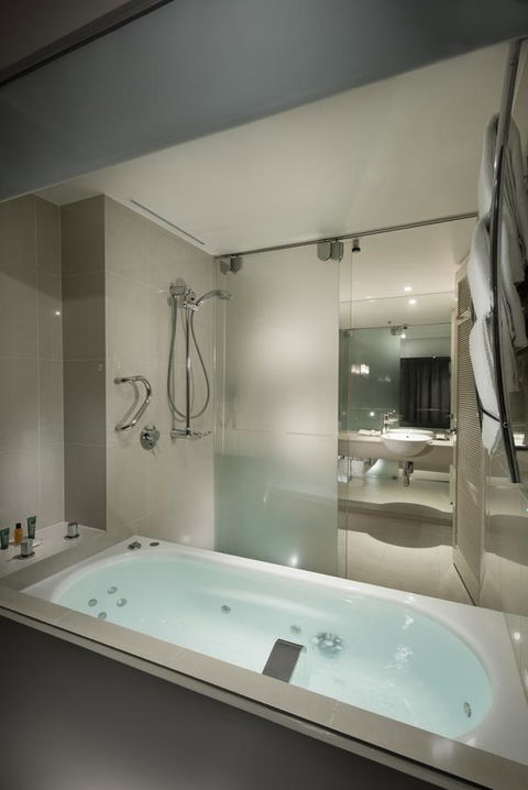Hilton Cairns - Australian Directory 4