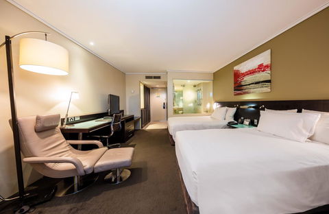 Hilton Cairns - Australian Directory 11