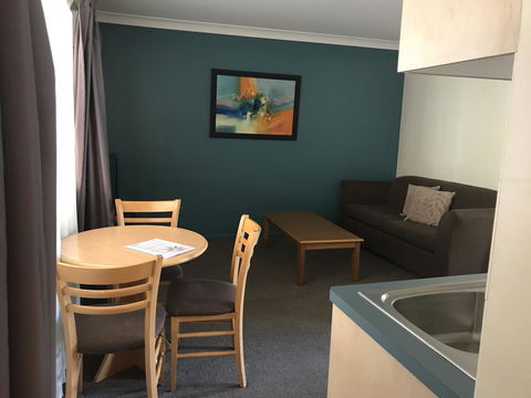 Villa Nova Motel - Australian Directory 7