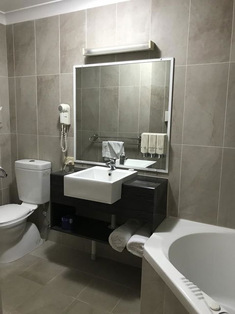 Villa Nova Motel - Australian Directory 13