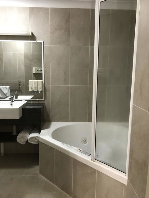 Villa Nova Motel - Australian Directory 5