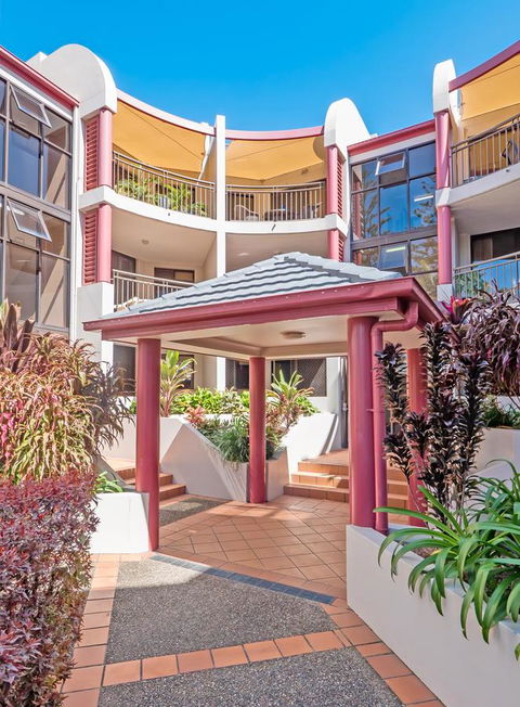 Burleigh On The Beach - Australian Directory 5