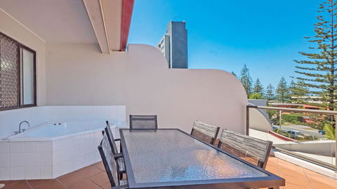 Burleigh On The Beach - Australian Directory 27