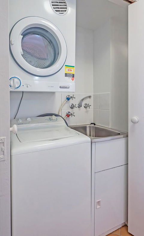 Burleigh On The Beach - Australian Directory 20