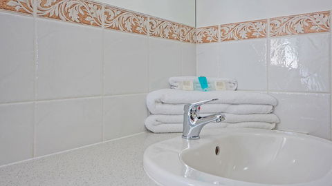 Burleigh On The Beach - Australian Directory 18