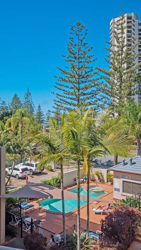 Burleigh On The Beach - Australian Directory 23