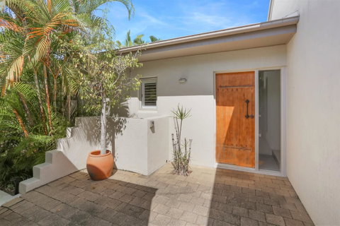 The Shack Noosa - Australian Directory 14