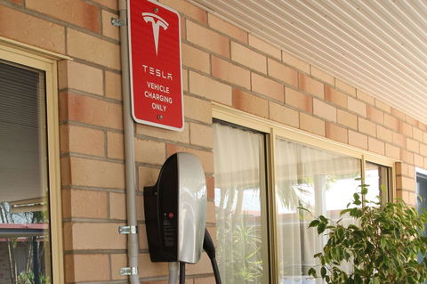 Midlander Motor Inn - Australian Directory 19