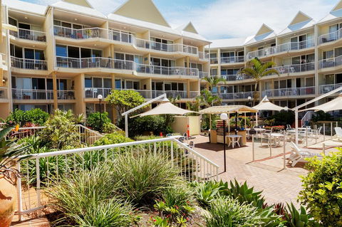 Crystal Beachfront Apartments - Australian Directory 12