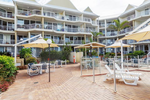 Crystal Beachfront Apartments - Australian Directory 1