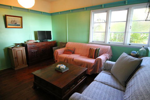 Signal Cottage - Australian Directory 5