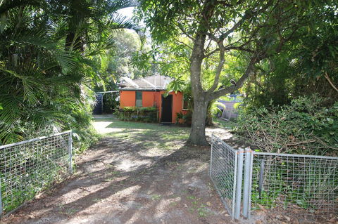 Signal Cottage - Australian Directory 1