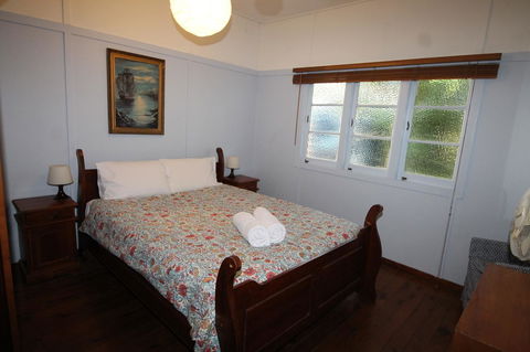 Signal Cottage - Australian Directory 8