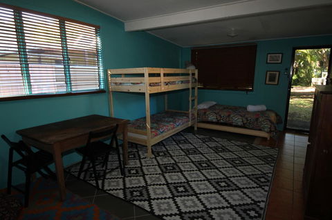 Signal Cottage - Australian Directory 9