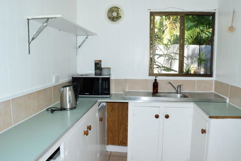 1 Min. Walk To Beach Horeseshoe Bay Holiday Units - Australian Directory 5