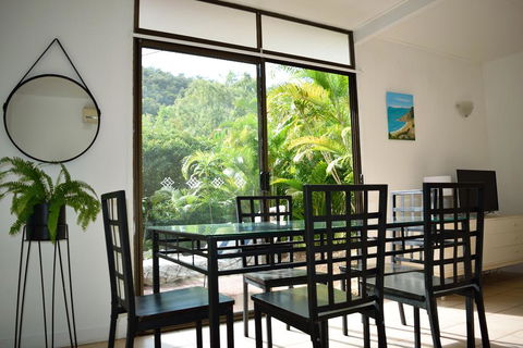 1 Min. Walk To Beach Horeseshoe Bay Holiday Units - Australian Directory 3