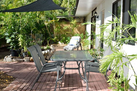 1 Min. Walk To Beach Horeseshoe Bay Holiday Units - Australian Directory 4