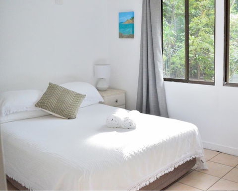 1 Min. Walk To Beach Horeseshoe Bay Holiday Units - Australian Directory 0