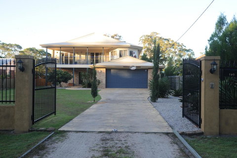 Waterfront At White Patch - Australian Directory 16