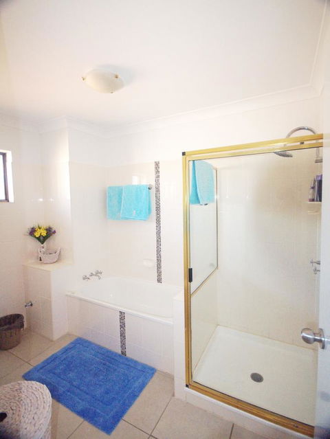 Cloud 8 On Welsby - Australian Directory 25