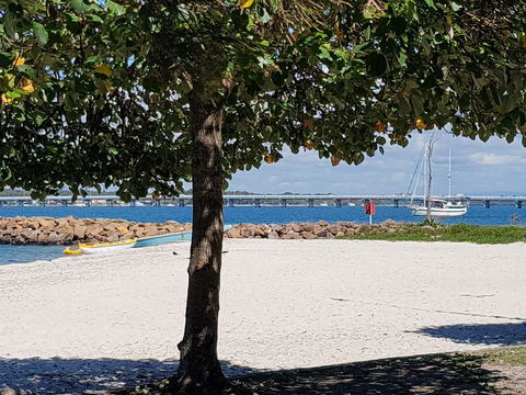 Cloud 8 On Welsby - Australian Directory 11