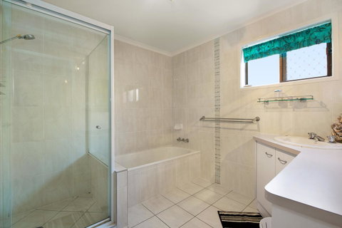 Keith\'s Place, 1 Of The 3 Most Popular Units On Bribie - Australian Directory 27