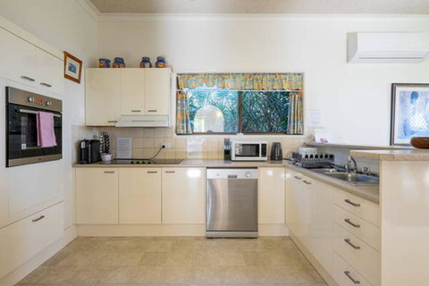 Keith\'s Place, 1 Of The 3 Most Popular Units On Bribie - Australian Directory 14